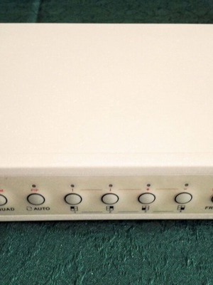 ZT-118s Color Quad Processor like new, analog video quad splitter