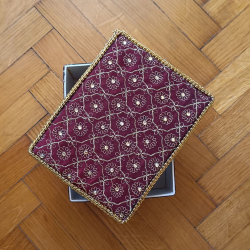 Decorative storage box like new, 18cm x 14cm x 8cm