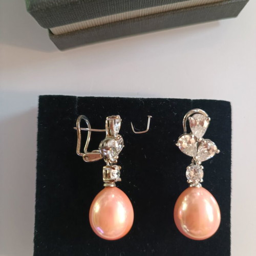 Ozzi drop earrings with pink salmon pearl like new