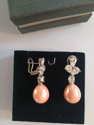 Ozzi drop earrings with pink salmon pearl like new