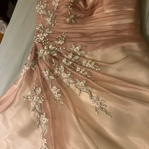 Demetrios wedding dress pink pastel like new, size S