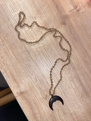 Long necklace like new, can be worn doubled