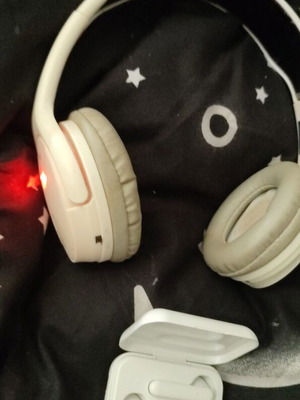 2 wireless headset pairs used, earbuds unused