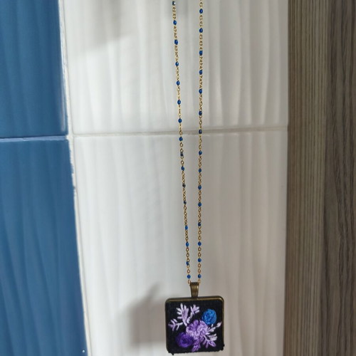 Necklace with embroidery, like new, purple flowers and gold steel chain