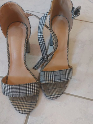 Sandals used in very good condition, multicolor, size 37