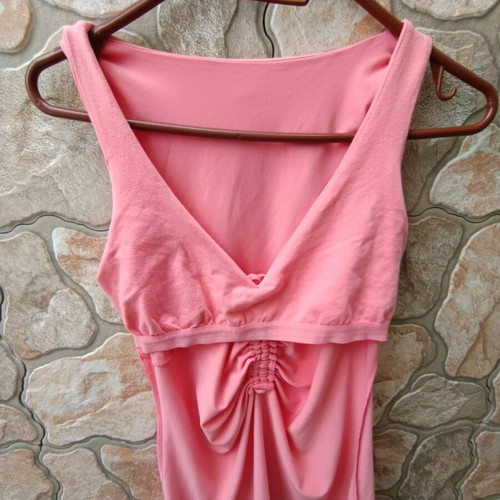 Coral top like new with 7% elastane and bust support
