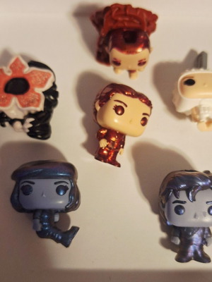 Φιγούρες Kinder Stranger Things σαν καινούργιο από τη συλλογή