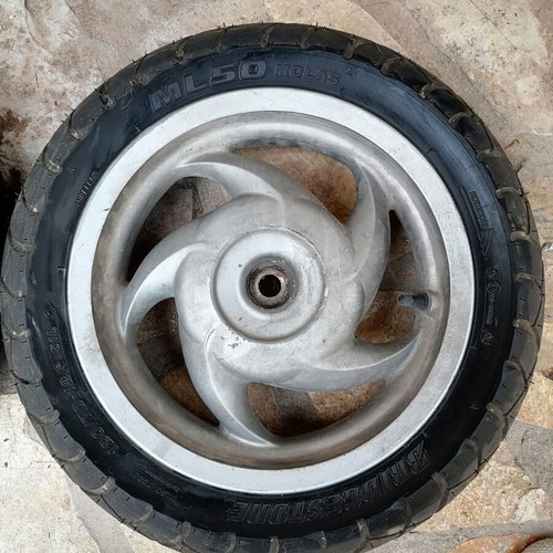 Piaggio scooter 125cc tires used Bridgestone ML 50 120/70-12