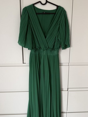 Zara Pleated Emerald Dress like new, size M