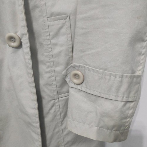 Beige trench coat with unique collar Medium in excellent condition