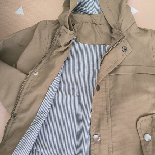 Hashtag windbreaker jacket 3 years new, beige