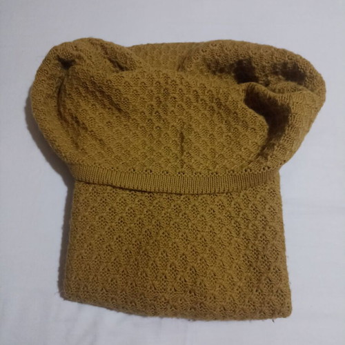 Knitted sweater used L ochre with rich collar