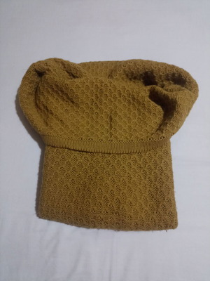Knitted sweater used L ochre with rich collar