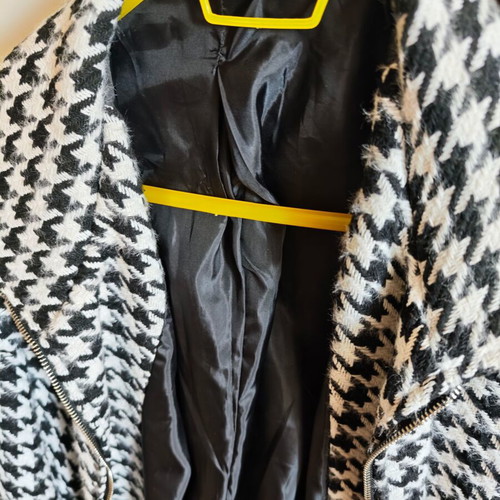 Women's coat XL black and white like new