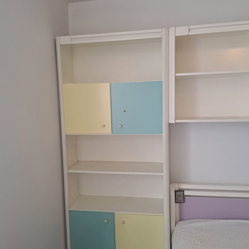 Wooden children's bookshelf like new, detachable