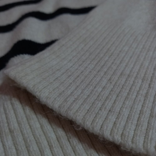 Pull & Bear knitted sweater like new, size medium, black and white