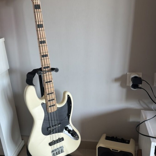Fender Squire Jazz Bass guitar like new with amplifier and strap