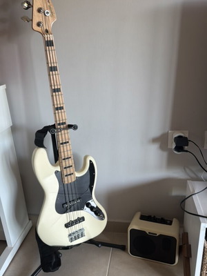 Fender Squire Jazz Bass guitar like new with amplifier and strap