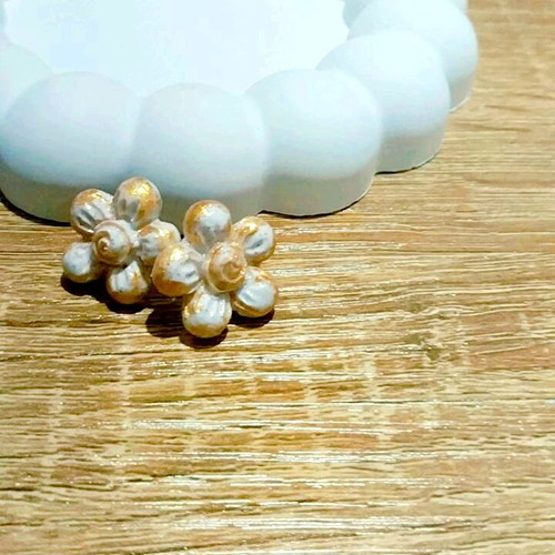 Handmade stud flower earrings made of cold porcelain, new