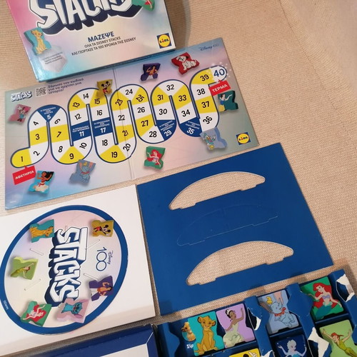 Stacks Disney board game like new, 16 wooden figures