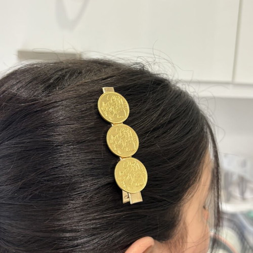 Gold-plated hair clip with 3 English coins used