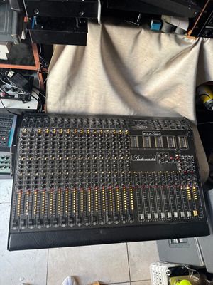 Studiomaster 16-8-2 Series 5 analog console like new, made in England