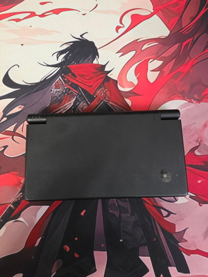 Nintendo DSi като нов с стотици игри и 32GB карта