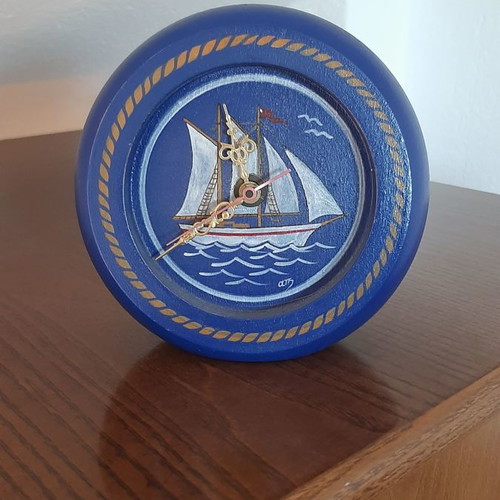 Wooden hand-painted analog table clock like new