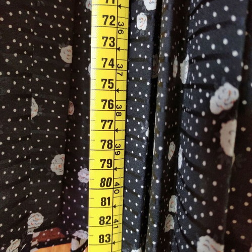 Pleated long skirt like new, black with white polka dots, elastic waist
