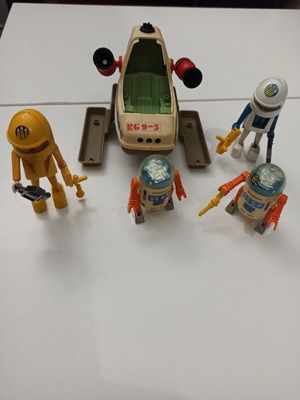 Playmobil 3509 and 3591 Playmospace used, robots and astronauts