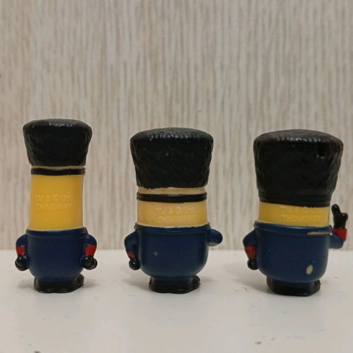 Thinkway Toys Micro Minions Playset used, soldier Minions set