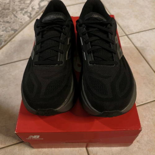 New Balance More V6 MMORLA6 running shoes like new, size 42