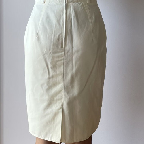 Laura Donini white summer skirt small size like new