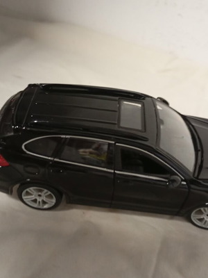 Toy metallic car 1/24 used, good condition