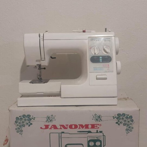 Janome My Style 22 sewing machine like new with original box