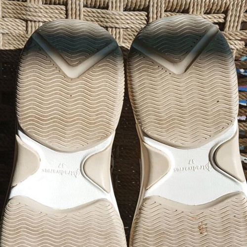 Stradivarius women's athletic shoes size 37 like new, white pink