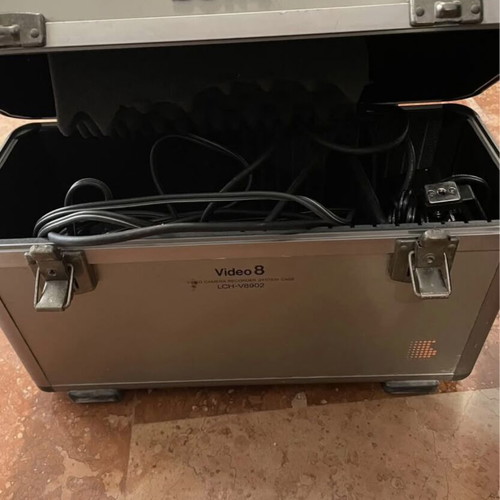 Sony Handycam CCD-F77 Hi-Fi Stereo Video8 camcorder like new with case and accessories
