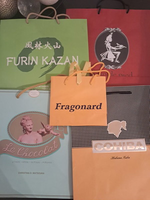 5 branded packaging bags