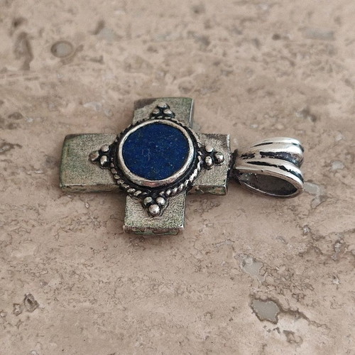 Vintage silver 925 cross used with blue round stone
