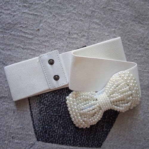 Elastic belt with decorative pearl bow like new, white