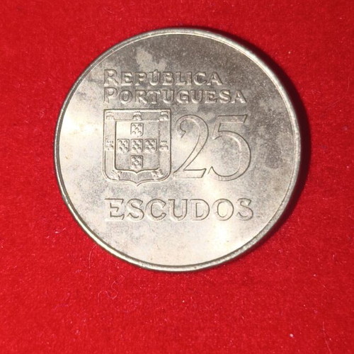 Portugal 25 Escudos Coin used