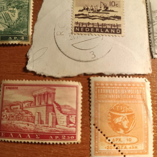 Old stamps used, pack of 8 pieces