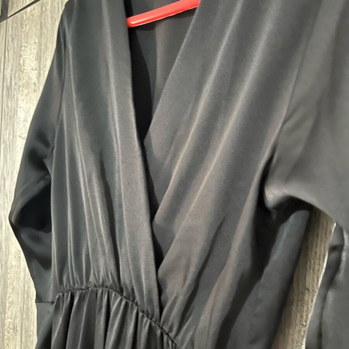 Midi dress like new, black with V neckline and ruffles