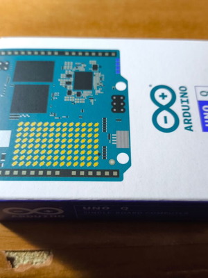 Arduino Uno Q нова версия с 4 GB запечатан