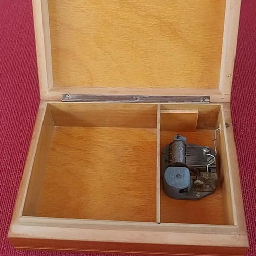 Italian wooden music box new with marquetry lid