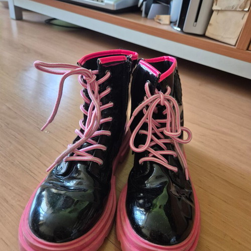 Primigi girls' black patent boots like new, size 33