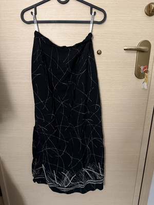 Vintage midi skirt like new, black and white, side slit