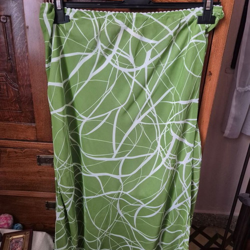 Skirt size M like new, white and green