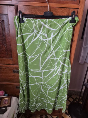 Skirt size M like new, white and green