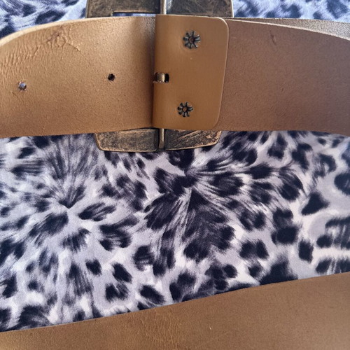 Toi&Moi leather women's belt with wide strap and large vintage metal buckle, like new